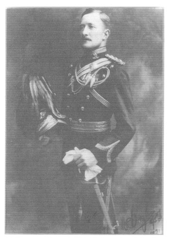 Major Bayliss in Captains Uniform.jpg