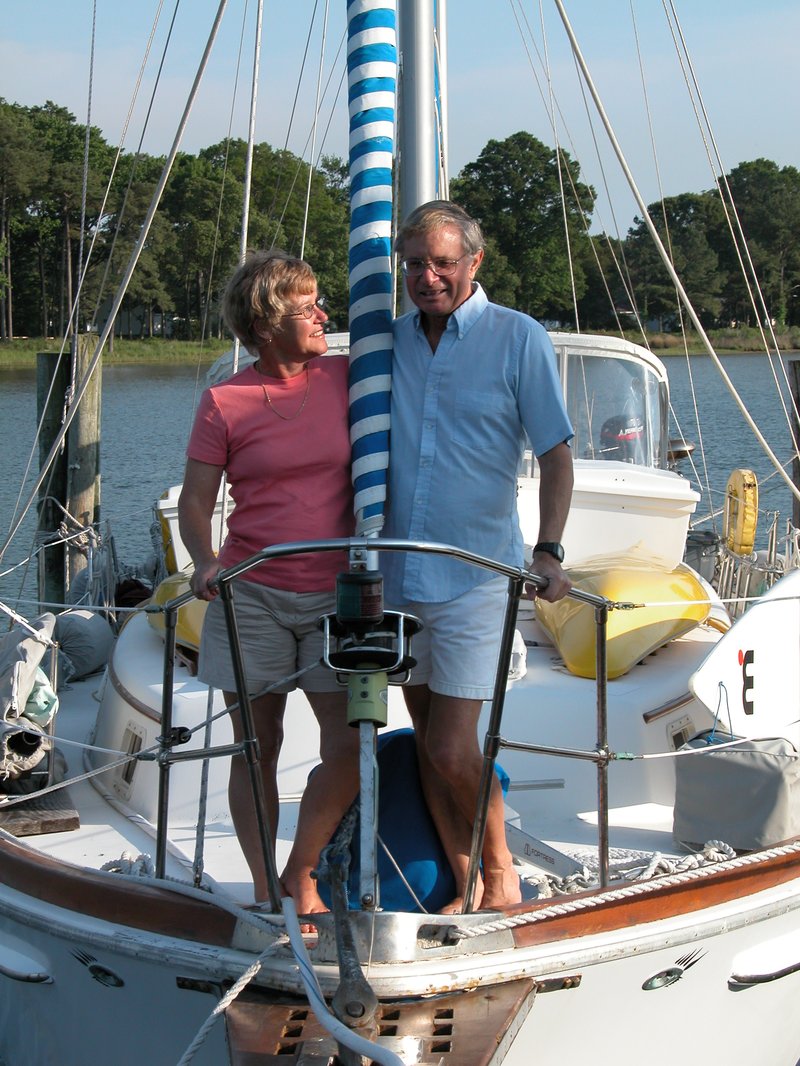 Mel and Tom on bow of Chez Nous.JPG