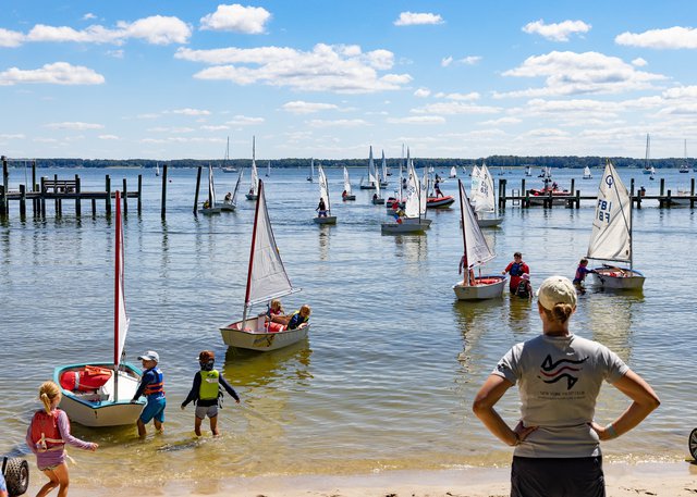 fishing_bay_full_of_little_boats.max-640x640.jpg